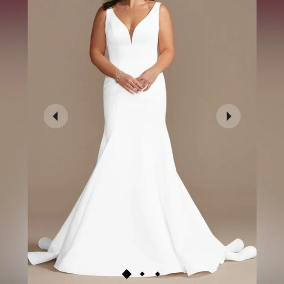 Beautiful mermaid/trumpet wedding dress. Size 8 - Picture 2 of 7